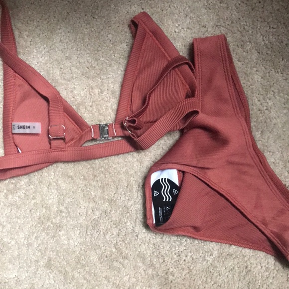 Triangular Ribbed styled bikini - Picture 4 of 6